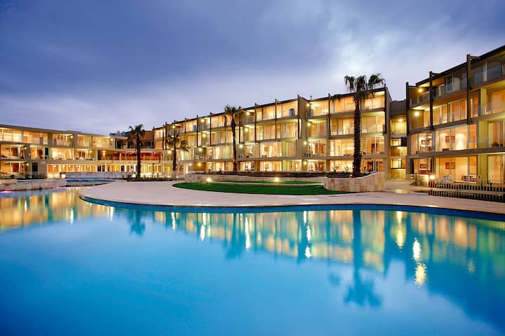 Pool at the Wyndham Resort Torquay in Torquay, Other than US/Canada